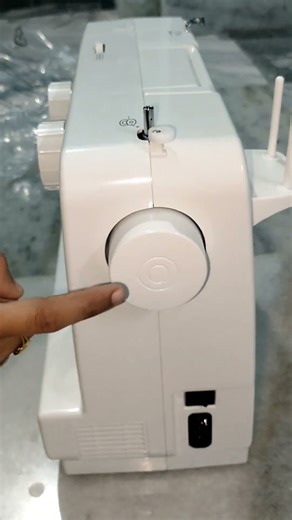 Unboxing Singer Sewing Machine model 1409