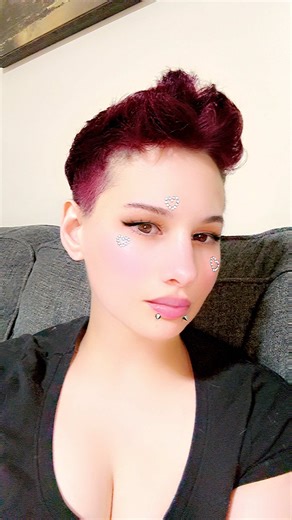 Ngl I’m having some fun while growing out my pixie. Totally took the opportunity to have a little Halsey inspo vid. #gypsyroseblanchard @Halsey