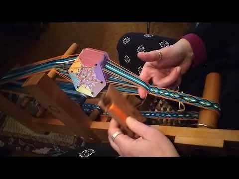 Hexagonal card weaving - Two ways