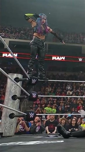 This is the BEST kind of friend to have 🥹🤝 #WWERaw