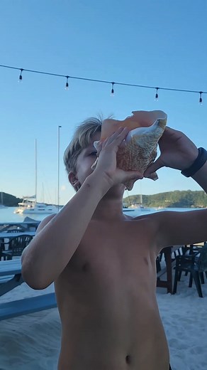 22K views · 201 reactions | can you blow a conch? . #Conch #ConchShell #ConchBlow #BlowAConch #SailingLife #SailingFamily #BoatLife #AlwaysLearning #NewThings #NewSkills #AlwaysLaughing #FamilyTime #OurJourney #FollowYourDreams #FollowThe5un | Follow the 5un | Facebook