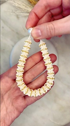 #beadedbracelet #beadingtutorial #beadsbracelet #beadedjewelry #beadsjewellery #beading #beadwork