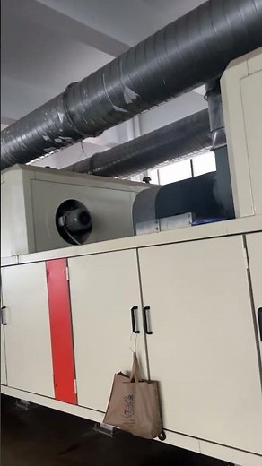 Fabric coating processing! This is the coating machine in operation!