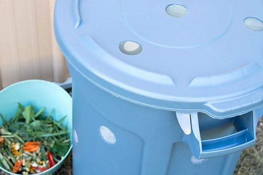 How to Build and Use a Trash Can Composter