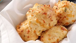 8.7K views · 47 reactions | Crispy, fluffy, and incredibly cheesy 燎 FINALLY - you can now make the most perfect Restaurant Style Cheddar Biscuits in a matter of minutes... With a few simple steps and the help of your Instant Vortex  | Instant Pot | Facebook