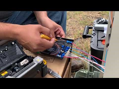 Splicing a fiber drop