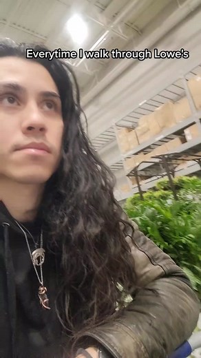 Exploring Lowe's: A Casual Store Walkthrough