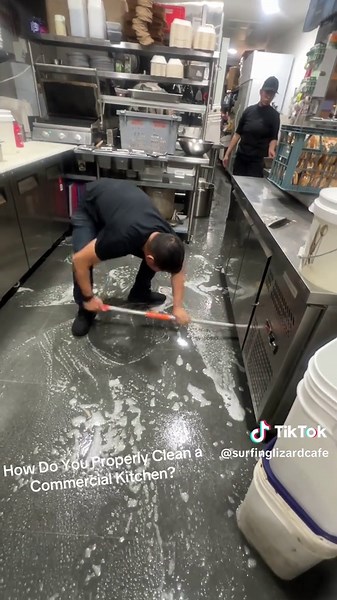 How to Clean a Commercial Kitchen Effectively