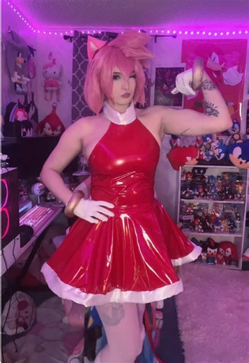 Exciting Amy Rose Cosplay Preview from Sonic Universe