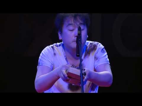 Kalimba (thumb Piano) player カリンバ（親指ピアノ）奏者HIROYUKI at TEDxTokyo (English)