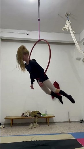 Aerial Hoop - Dynamic Acrobatic Flow - Rolls -Circus Art 🎪