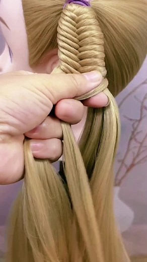 Beginner Hair Tutorial: How to Plait Fishtail Braid Easily