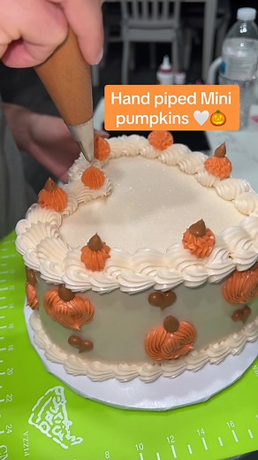 Golden Fall Cake Decorating with Hand Piped Mini Pumpkins