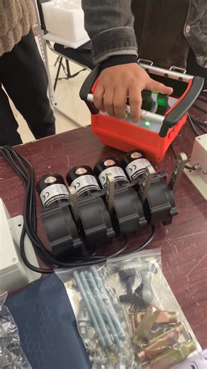 4-way and 5-way wireless proportional remote controllers are delivered for trial operation, and the manufacturer of crane wireless remote controllers supports customization, favorable price and guaranteed quality. We sincerely invite agents from all over the world.#crane #cranetruck #cranes #craneoperator #cranelove #cranework #cranelife #cranesafety #craneindia #driver #reels #viralreels #tata #hitachi #ashokleyland #volvo #volvotrucks #icb #Fassi #Palfinger #HMF #Effer #PM #UNIC #transport #hy