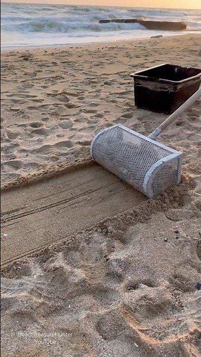 Cleaning a Dirty Beach: Surprising Discoveries & Fun Finds #beachcleanup #treasuresearch