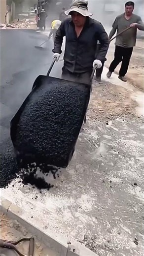 Asphalt concrete mixture paving process on the cement pavement