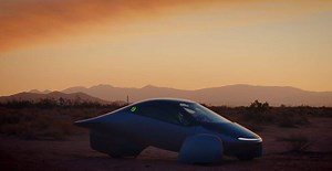 Aptera Luna, il prototipo elettrico a pannelli solari: autonomia da record
