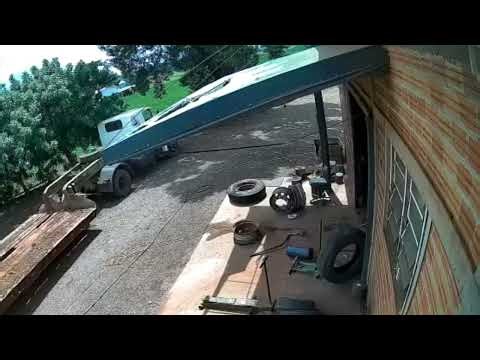 Tire Explosion Caught on Camera: Workers Escape Seconds Before Blast in Brazil