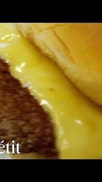 George Motz Makes a Classic Smash Burger