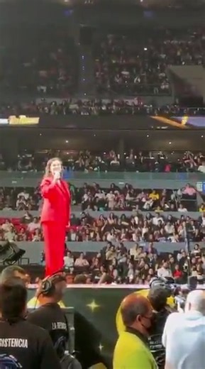 ⭕ Lilly Téllez, en el evento de Ricardo Salinas: “No tengan miedo de alzar la voz” 🔹En el evento en el que se celebró el 70 aniversario del empresario Ricardo Salinas Pliego, la senadora del PAN hizo un llamado a perder el miedo para “rebelarse ante la injusticia, ineptitud y lo abusos del gobierno” de Morena. | Código Magenta