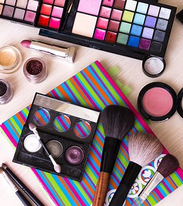 Makeup Artist-Approved: 13 Best Professional Makeup Kits Of 2025