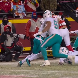 Patrick Mahomes’ changing equipment between snaps is the first time in NFL history. . . . #TomBrady #traviskelce #taylorswift #patrickmahomes #NFL #quarterback #kansascitychiefs #superbowl #americanfootball | Arrowhead Army