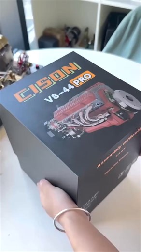 🚗🔧Discover the CISON Gasoline OHV V8 Small-block Engine Model Kit! This 1/6 scale, 4-stroke, 44cc, water-cooled engine is perfect for hobbyists and collectors. Assemble your own detailed V8 model, featuring authentic OHV mechanics. A true masterpiece for any enthusiast! 🚗🔧 | Shiquick