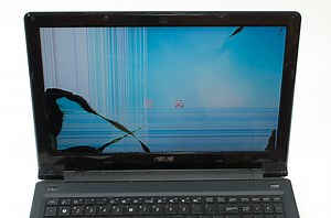 How to replace a broken laptop screen - TechRepublic