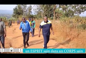 384K views · 10K reactions | #Burundi Joindre l’utile à l’agréable: Sur une distance de plusieurs kilomètres, le Président de la République SE Evariste #Ndayishimiye a profité de sa séance de marche quotidienne pour échanger avec ses compatriotes dans les collines de la province Ngozi. | Présidence - République du Burundi | Facebook