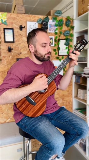 Strumming a baritone ukulele [Simple Ukulele Chords]