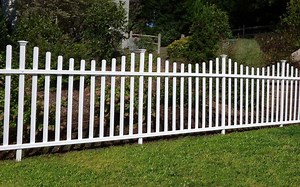 Can You Paint a Vinyl Fence? Painting Vinyl Fence In 4 Steps - Popular Painter