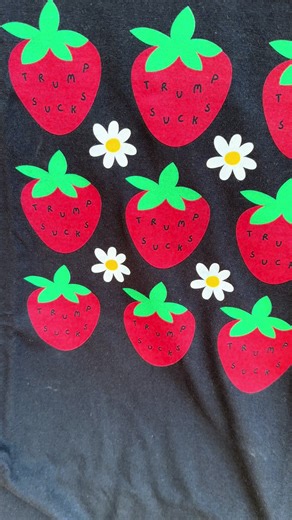 Diseños de camisetas de fresas para el verano 2025