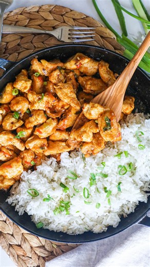 Kimber | Easy Family Recipes on Instagram: "I knew I needed to share my Firecracker Chicken recipe with y’all when my teenager stopped mid-bite and said, “This is REALLY good!” It’s sweet, a little spicy, sticky, and so good I now make a double batch every time. Fast, flavorful, and always a hit with hungry teens! 📩 Comment 𝐅𝚰𝐑𝐄𝐂𝐑𝐀𝐂𝐊𝐄𝐑 and I will send you the link *𝑴𝒂𝒌𝒆 𝒔𝒖𝒓𝒆 𝒕𝒐 𝒇𝒐𝒍𝒍𝒐𝒘 𝒎𝒚 𝒂𝒄𝒄𝒐𝒖𝒏𝒕 𝒔𝒐 𝒕𝒉𝒂𝒕 𝑰𝒏𝒔𝒕𝒂 𝒅𝒐𝒆𝒔𝒏’𝒕 𝒆𝒂𝒕 𝒖𝒑 𝒎𝒚 𝑫𝑴 𝒕�