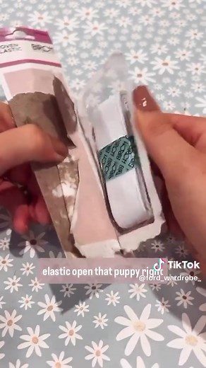 ✨ Sewing Hack 101 – How to Join Elastic Ends ✨ When it comes to joining elastic, this is one of my go-to sewing tricks! 🤩 By wrapping a scrap piece of fabric (or bias binding, like I’ve used here) around the elastic ends before sewing over them, you create a little bridge that strengthens the join—making it more durable and easier to sew! The elastic I’m using is my favorite from @birch_creative —a versatile, go-to basic that works perfectly for all kinds of sewing projects, from loungewear to