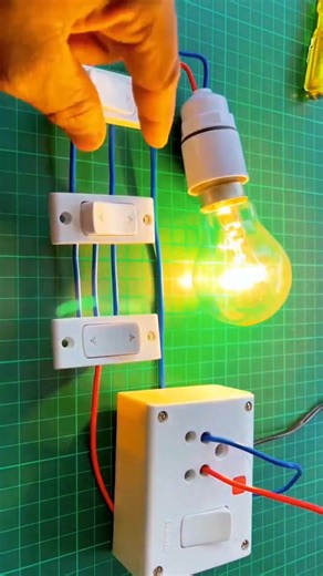 Two-way switch wiring connection used to control one💡 light bulb two different switches #shorts #new