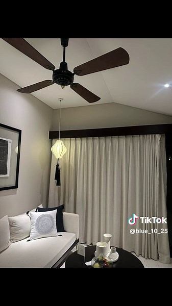 이번에 다낭 영화제를 가면서 숙소를 찾아보다가 너무 좋은 숙소를 알게 됬어요!! 일단바다뷰가 미쳤습니다🫢🫢🫢 계속 와우만 외쳤던거같아요 🫢🫢 정말로 다낭 가시면 꼭추천드려요!!✨✨✨ HOTEL -Recommended for Koreans. TIA Wellness Resort - Spa Inclusive #티아웰니스리조트 #티아웰니스풀빌라 #티아웰니스다낭 #티아웰니스 #daliy#ootd#fyp#여행#danangcity#Tiawellnessresort #fyptiktoktrend #fypviralsound #travelvibes