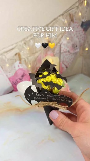 Creative gift idea for him💛🖤 #creative #batman #giftideas #papercraft #love #regalos #regaloscreativos #diy #handmade #satisfying #amazing #tutorial #craft