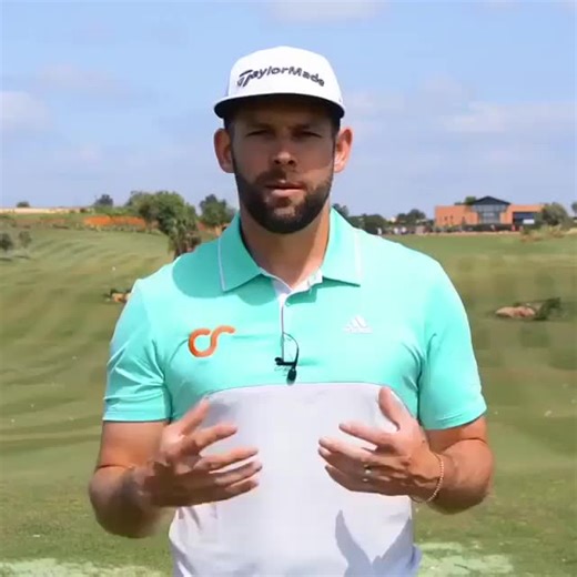 Unsure about your grip??? Here are a few guidelines on how to place your hands on the club. . Which grip do you prefer? . Credits: @chrisryangolf For your regripping needs, visit us at alien-pros.shop ✅️ #griptape #golf #golfing #golfer #golfcourse