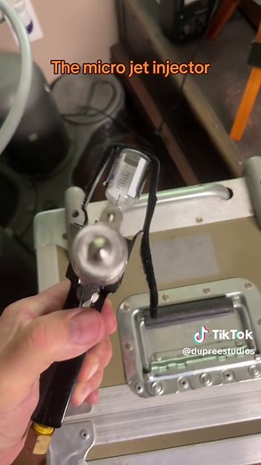 Military Jet Injector: History & Impact