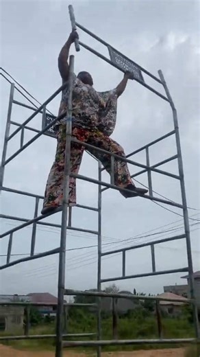 279 reactions · 11 shares | 樂My first time seeing a woman erecting scaffold. | John Protein | Facebook