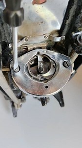 Sewing machine Jammed & Noisy ? Fix it Now ! #reelsvideoシ #sewingcommunity #tailor#sewingtipsandtricks #happysewing #diysewing #sewingtips #sewinghacks #sewingmachine #sewingmachinerepair | Sew & Style Tips