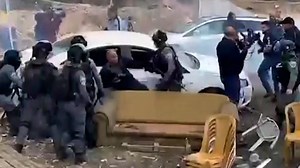 Bei palästinensischen Protesten – Pressefotograf von israelischer Polizei zusammengeschlagen