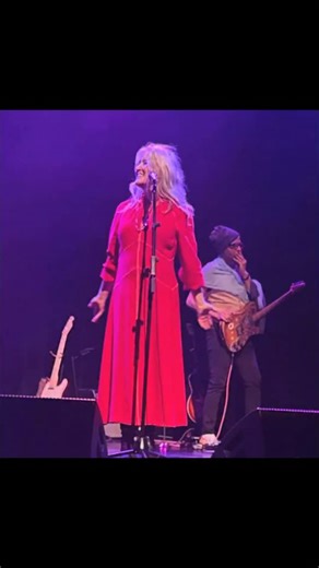 Moments in Canada 🇨🇦 @therealsophieb @sethglier @ceebrew @rossqatsi @alexjohnsound (Live Performance Photos by @rebeccabehindthelens 🙏) | Paula Cole