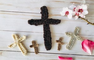 Quick and Easy Crochet Cross Pattern in 3 Sizes - FREE & Rustic!
