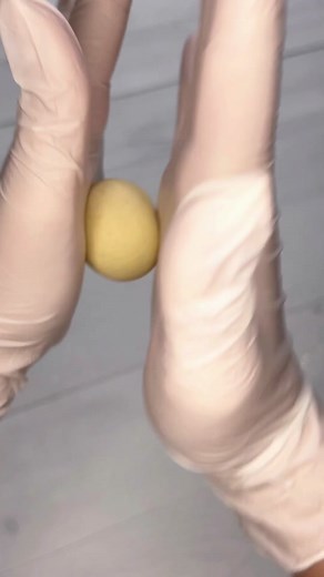 👰🏼🤵🏼‍♂️🤍✨ #brideandgroom #cakepops #weddingcakepops #fyp #foryou | How To Make Cake Pops