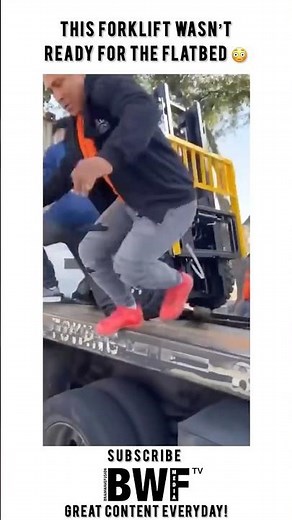 This Forklift Wasn’t Ready for the Flatbed 😳👀