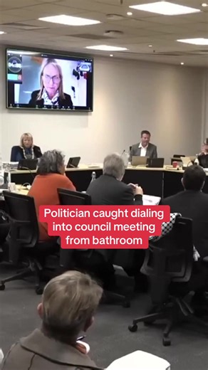 Duty calls. #zoom #bathroom #politican #dundein #jogaler