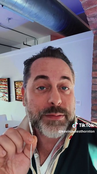 Paint your walls with a feather duster in the 90s | feather duster wall painting