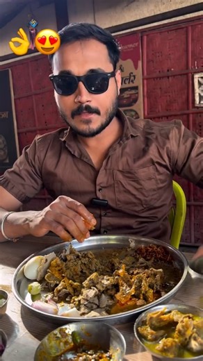 Dnyaneshwar Kapse on Instagram: "मटन लवर 👌🔥😍 वीडियो आवडाला तर तुमच्या भावाला फॉलो करायला विसरू नका ..🙏🙏❤️❤️ #reels #viral #insta #trendingreels #mutton #viralreels #nonveg #muttonlover #muttonbiryani #nonveglover #instaviral #ytshort #fbviralpost #fbviralvideo #dhavaramutton #dhavara #followers #highlights #instatrending"