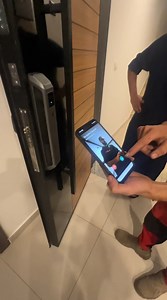 🎥 Test en direct : ouverture à distance activation caméra via Tuya WiFi Aujourd’hui, on montre en live comment ouvrir la serrure à distance et activer la caméra depuis l’application Tuya Smart — simple, rapide et fiable. 📲 Connexion, clic, et la porte s’ouvre ; visualisez en temps réel qui est devant l’entrée grâce à la caméra intégrée. 🔋 Astuce : vérifiez l’état de la batterie dans l’app pour éviter les surprises. ✅ Résultat : contrôle total depuis votre téléphone, où que vous soyez. 📞 0560